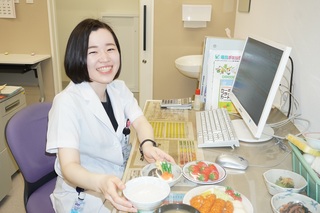 栄養室鈴木さん (5).JPG