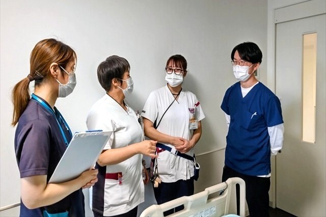 病棟回診.jpg